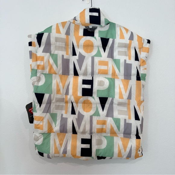 Free People Movement In A Bubble Printed Puffer Vest. NWT. Blocked logo, M - Picture 6 of 14